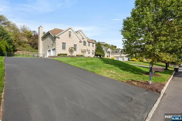 107 Hamilton Trail, Totowa, NJ 07512