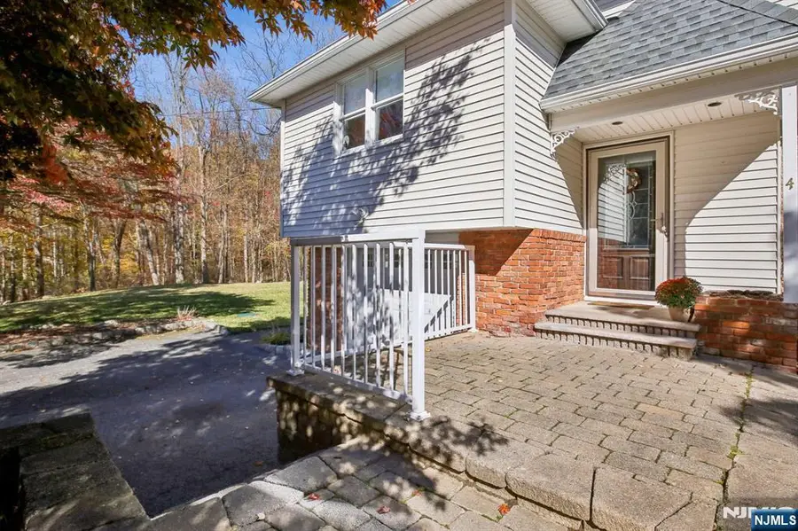 4 Ledgewood Trail, Kinnelon, NJ 07405 - Image #2