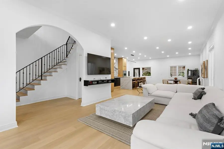 801 W End Avenue, Cliffside Park, NJ 07010 - Image #3
