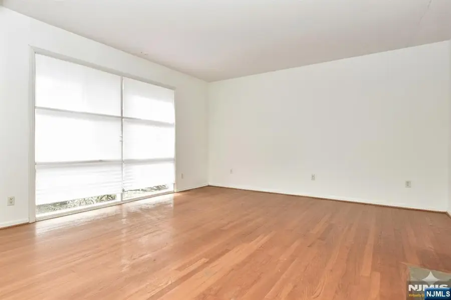 160 Busteed Drive, Midland Park, NJ 07432 - Image #2