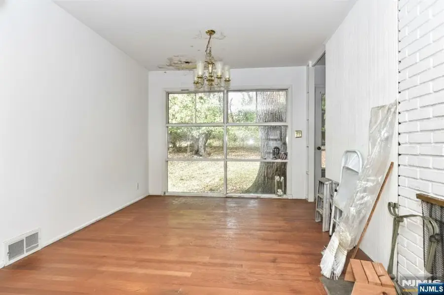 160 Busteed Drive, Midland Park, NJ 07432 - Image #3