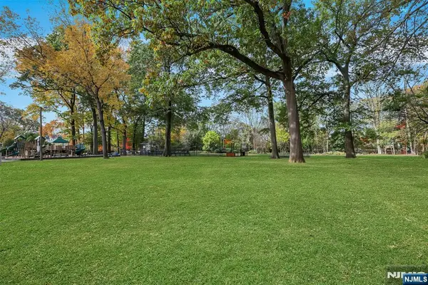 1093 Sheridan Street, New Milford, NJ 07646