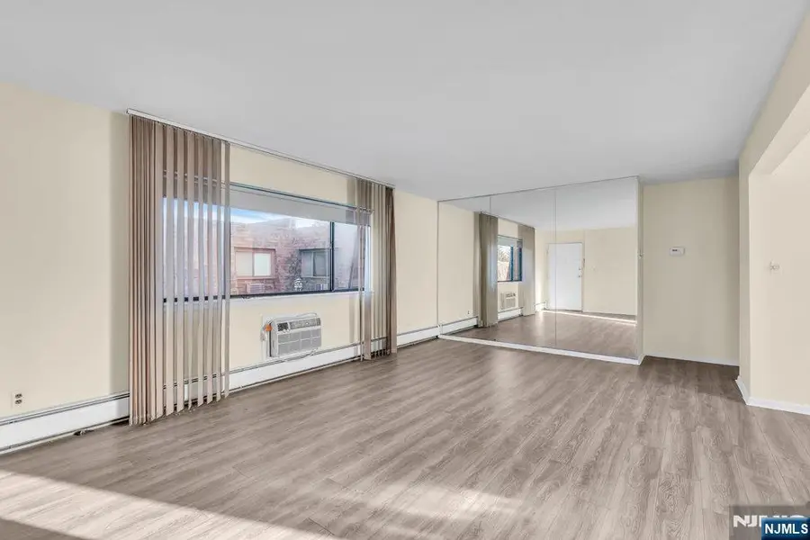 164 Diamond Bridge 18, Hawthorne, NJ 07506 - Image #3