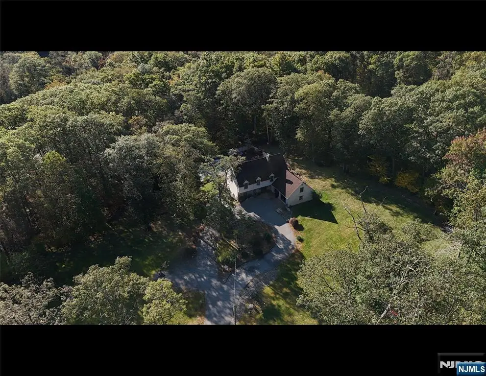 7 Rockburn Pass, West Milford, NJ 07480 - Image #1