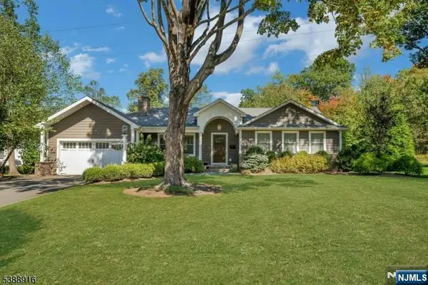 15 North Drive, Livingston, NJ 07039