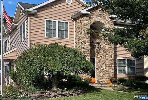 2 Eckhardt Terrace, North Arlington, NJ 07031