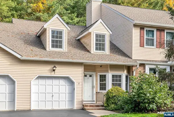 2 Carriage Lane, Sparta, NJ 07871