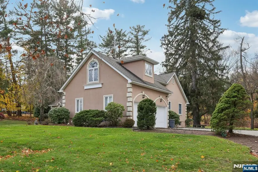 2 Crocker Mansion Drive, Mahwah, NJ 07430 - Image #3