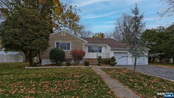 38 Augusta Drive, Wayne, NJ 07470