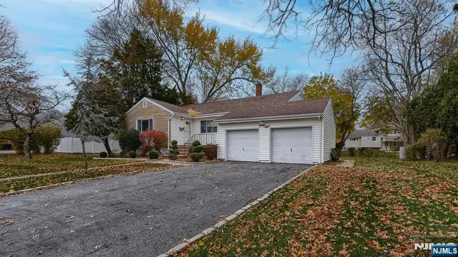 38 Augusta Drive, Wayne, NJ 07470 - Image #2