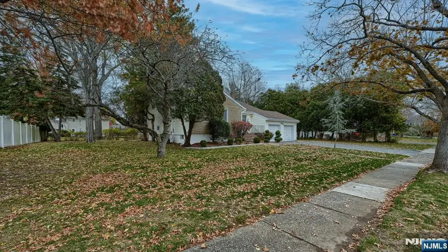 38 Augusta Drive, Wayne, NJ 07470 - Image #3