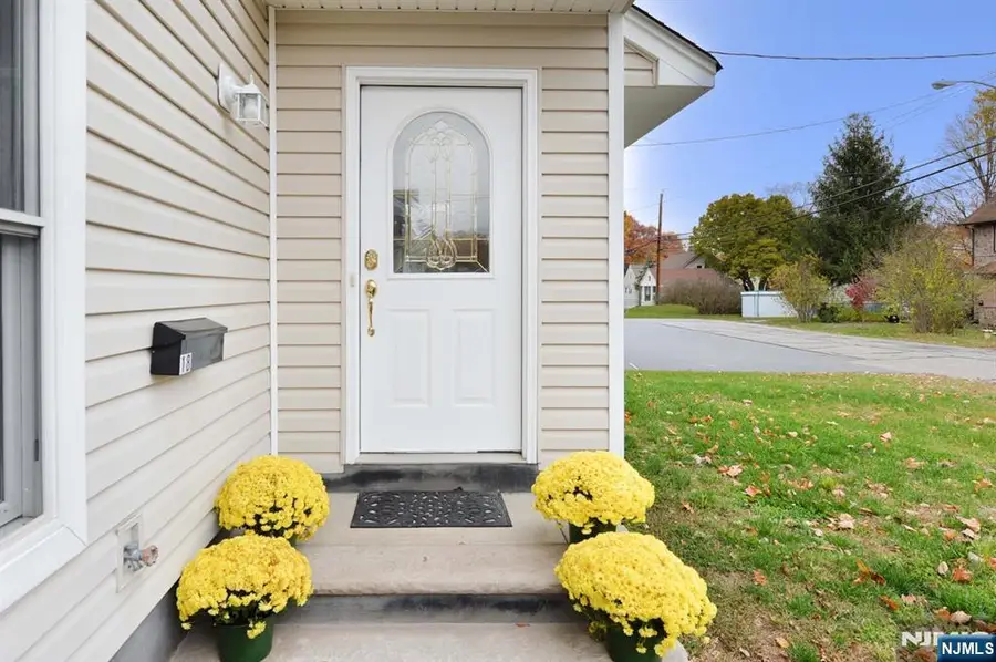 18 Avenue A, Mahwah, NJ 07430 - Image #2