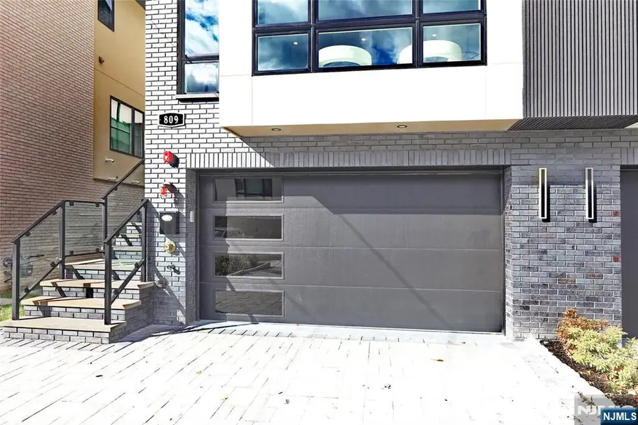 809 Jassamine 809, Fort Lee, NJ 07024 - Image #3