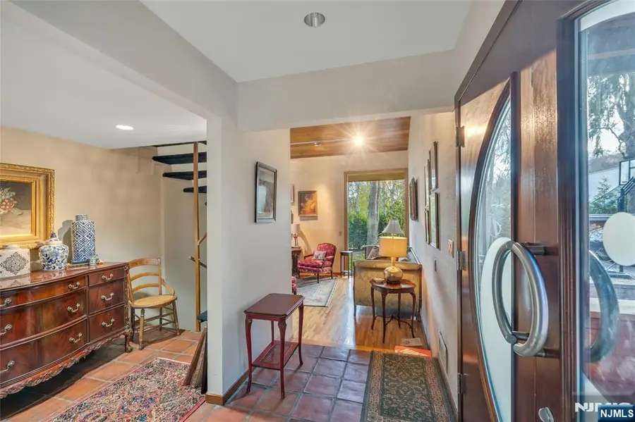 262 W Saddle River Road, Upper Saddle River, NJ 07458 - Image #3