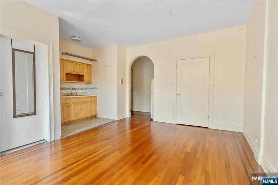 821 Bergen B5, Jersey City, NJ 07306 - Image #2