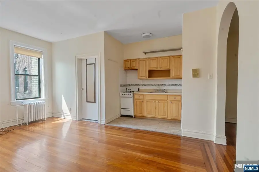 821 Bergen B5, Jersey City, NJ 07306 - Image #3
