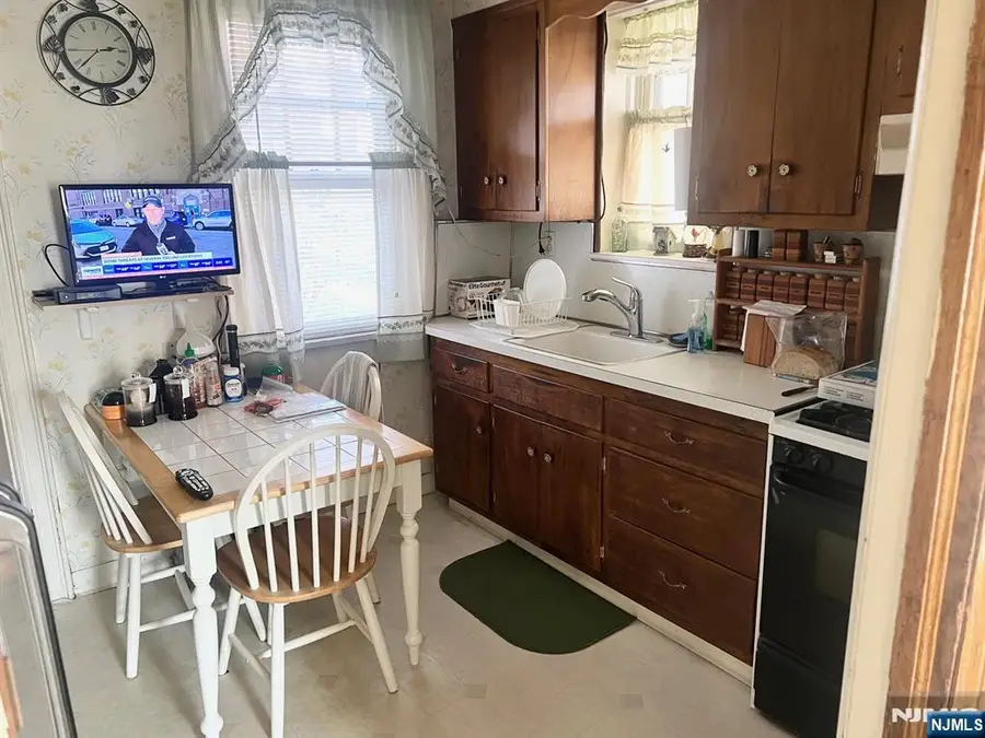 411 McKinley, Fairview, NJ 07022 - Image #3