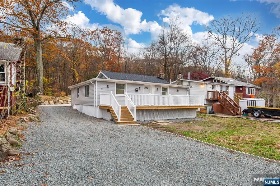25 Setting Sun Trail, West Milford, NJ 07480 - Image #2