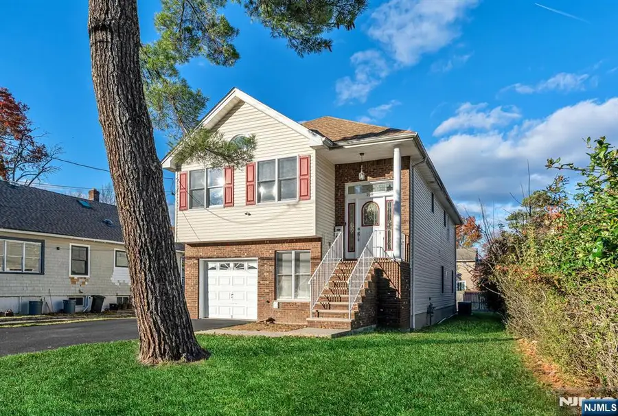 208 Linden Avenue, Verona, NJ 07044 - Image #2