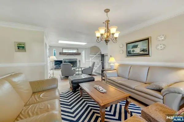 35 Mountain Avenue, Pequannock Township, NJ 07444