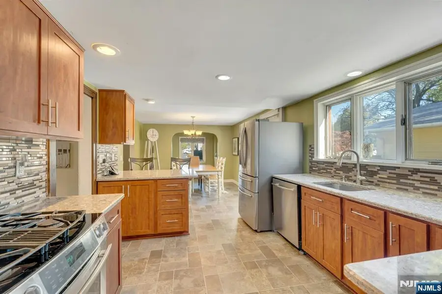 35 Mountain Avenue, Pompton Plains, NJ 07444 - Image #2