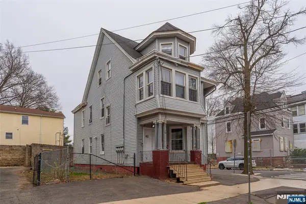 42 Fabyan Place, Newark, NJ 07108