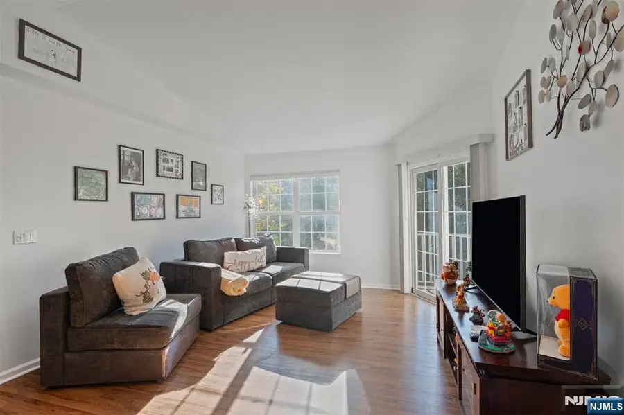 11 Parkside Court, Wayne, NJ 07470 - Image #3