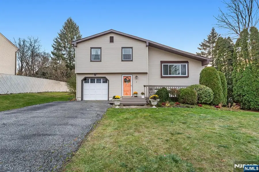 3 Hummingbird Trail, Vernon Township, NJ 07422 - Image #2