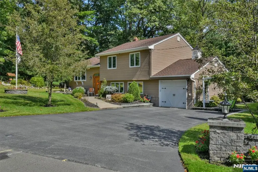 279 West Place, Township Of Washington, NJ 07676 - Image #3