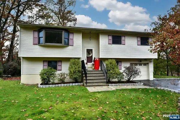 24 Fountain Drive, Ringwood, NJ 07456