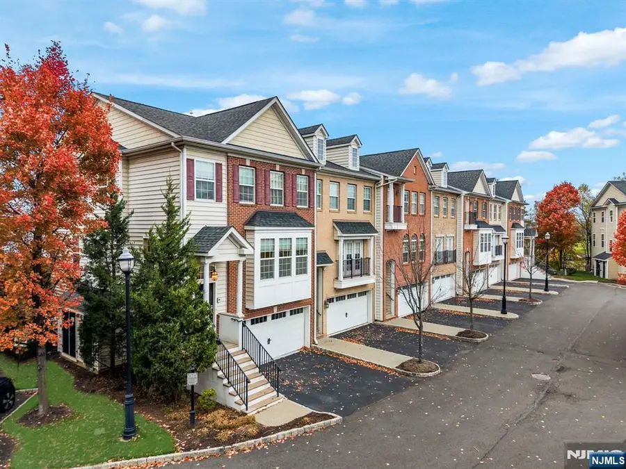 6 Creekside Court, Secaucus, NJ 07094 - Image #3