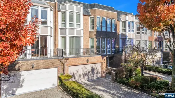 55 Victoria Place, Fort Lee, NJ 07024