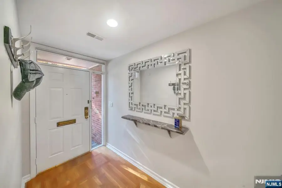 55 Victoria Place, Fort Lee, NJ 07024 - Image #3