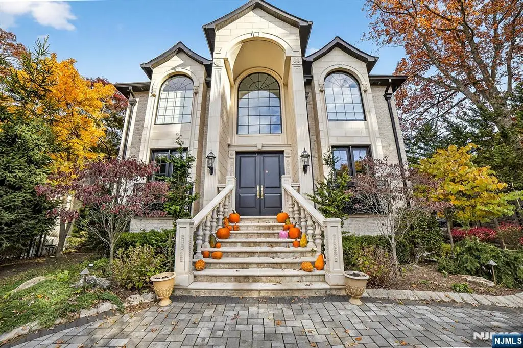 1096 Briar Way, Fort Lee, NJ 07024 - Image #1