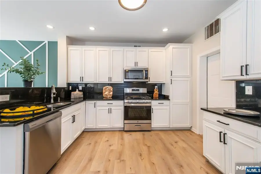 23 Devonshire Drive 118, Clifton, NJ 07013 - Image #2