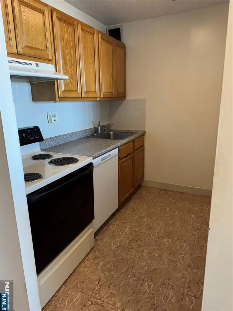 770 Anderson Avenue 16F, Cliffside Park, NJ 07010 - Image #3