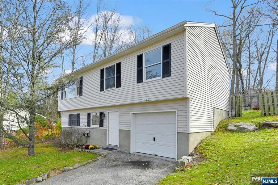 96 Papscoe Road, Upper Greenwood Lake, NJ 07421 - Image #2