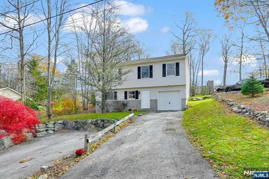 96 Papscoe Road, Upper Greenwood Lake, NJ 07421 - Image #3