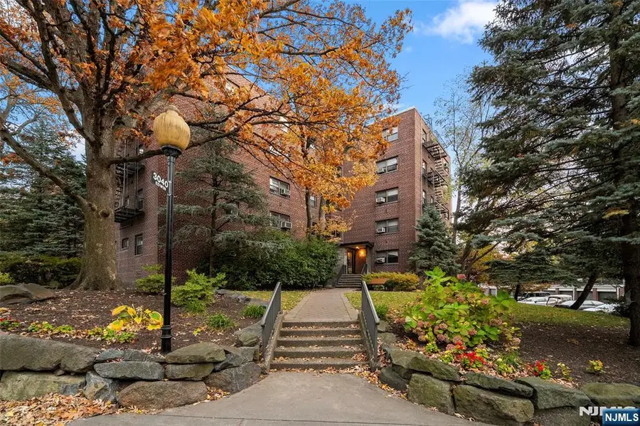 3040 Edwin Avenue 4A, Fort Lee, NJ 07024 - Image #2