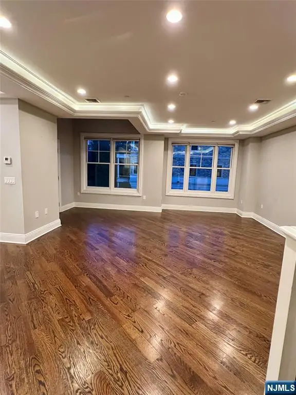 10 Marquis Court, Edgewater, NJ 07020 - Image #2