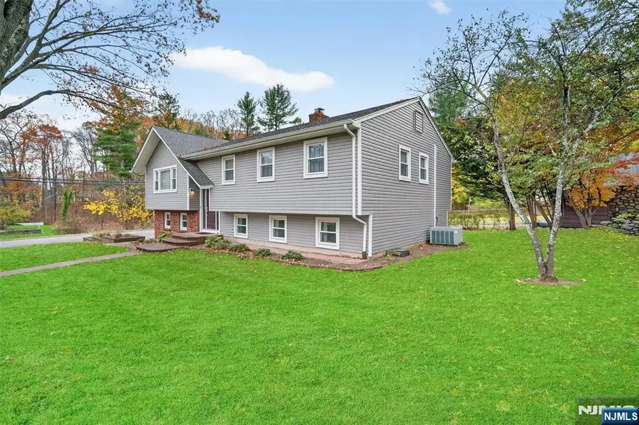 182 Yawpo Avenue, Oakland, NJ 07436 - Image #2