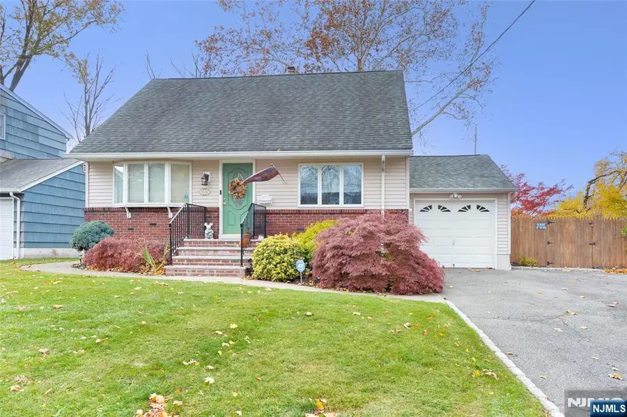 10-06 Essex Place, Fair Lawn, NJ 07410 - Image #2