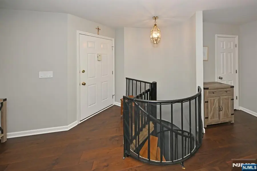 190 Surrey Court, Ramsey, NJ 07446 - Image #3