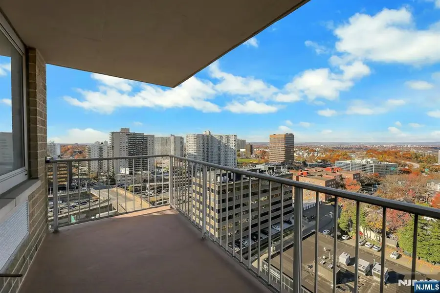 2150 Center Avenue 19e, Fort Lee, NJ 07024 - Image #2