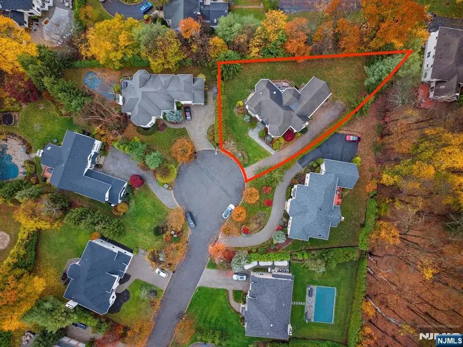 11 Blackledge Court, Closter, NJ 07624 - Image #2