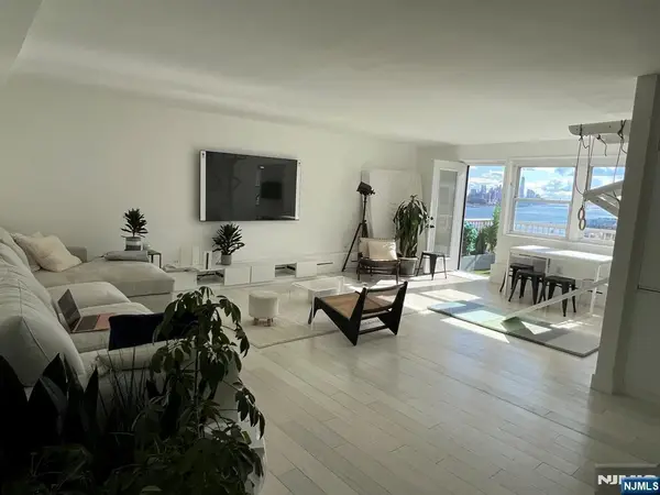 6010 Boulevard East, West New York, NJ 07093