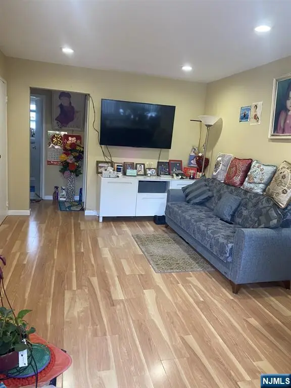 924 Stuyvesant Avenue E1, Irvington, NJ 07111 - Image #3