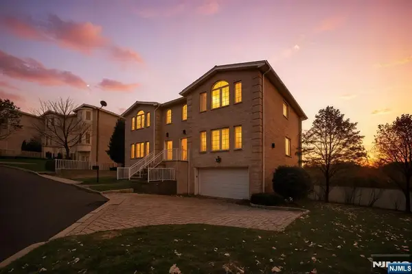 2 Kathleen Court C002, Ridgefield, NJ 07657