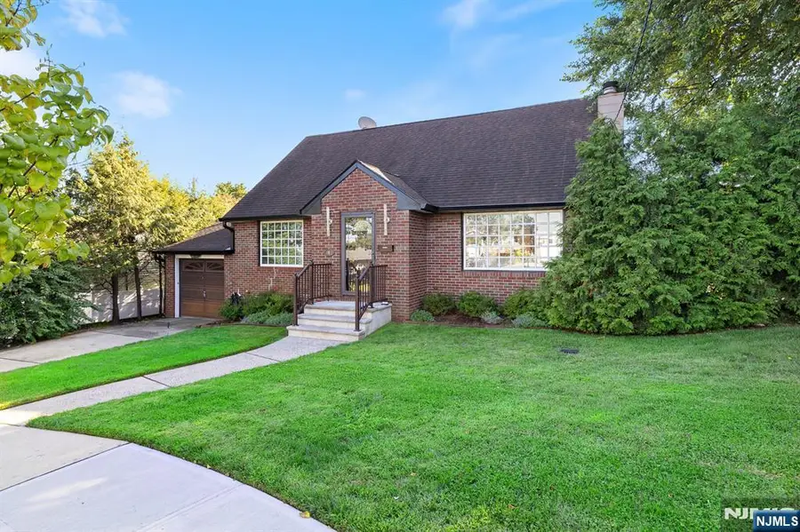 4 Gail Place, Secaucus, NJ 07094 - Image #3