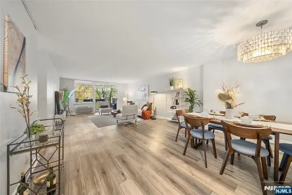 200 Grand Cove Way 3G, Edgewater, NJ 07020